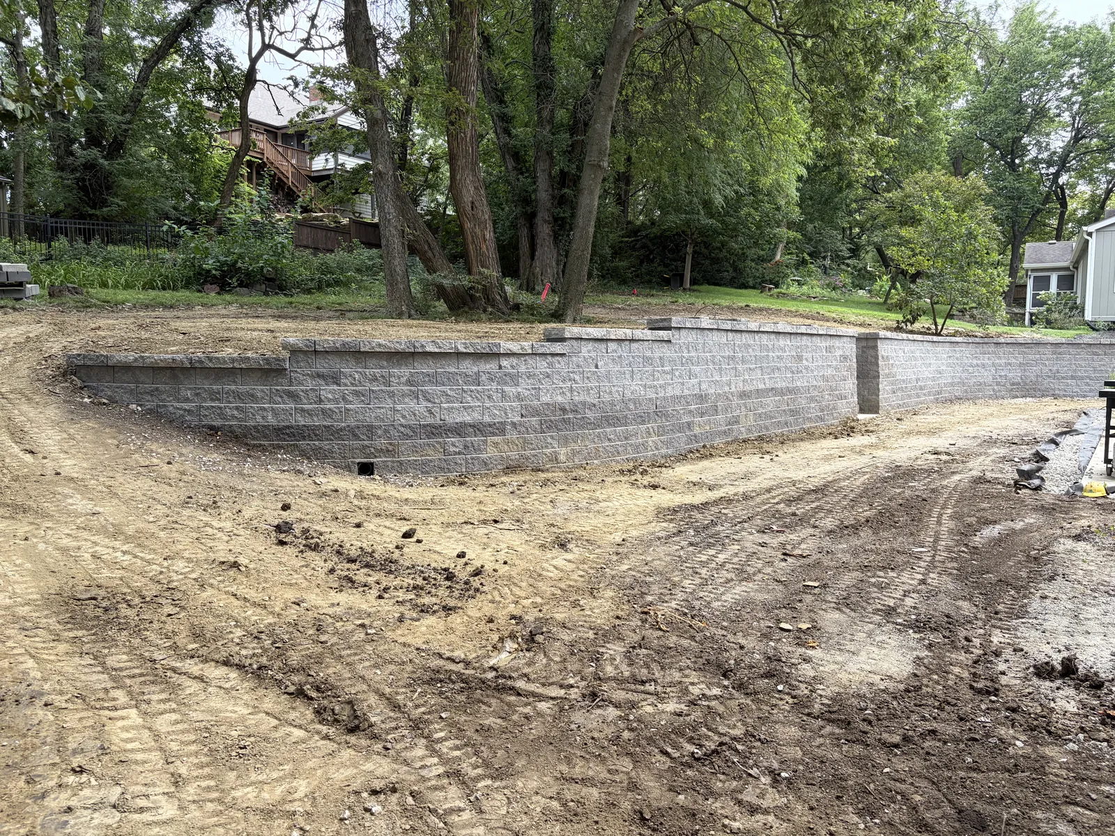Curved block retaining wall